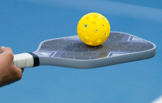 Cách chọn vợt Pickleball cho nữ dễ chơi, nhẹ tay, hiệu quả cao