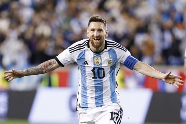 Áo đấu đội tuyển Argentina – Top áo đấu đẹp nhất 2025 phong cách hoàng gia